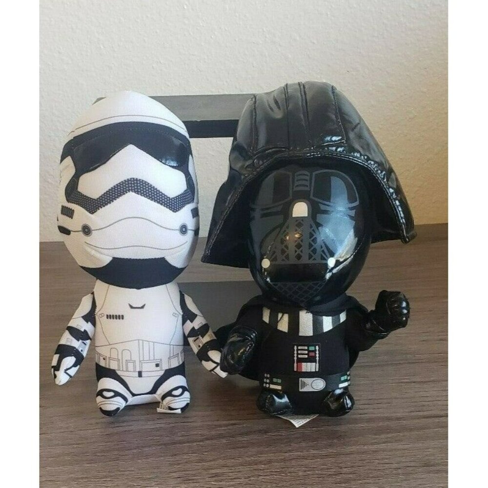 Star Wars Stormtrooper 8”Kohl's cares, Darth Vader Clone Wars 8" bundel